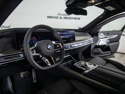 Used 2025 BMW 760i xDrive w/ Executive Package AWD/4WD image 15