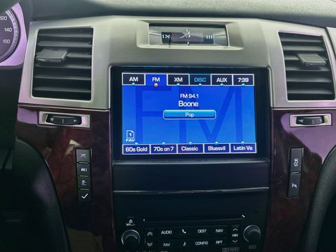 Used 2014 Cadillac Escalade Luxury RWD image 21
