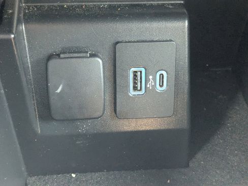 Used 2023 Ford Explorer XLT w/ Equipment Group 202A image 24