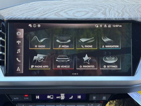 Used 2024 Audi Q4 e-tron Premium Plus w/ Premium Plus image 27