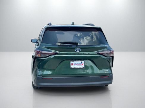 Used 2023 Toyota Sienna XLE FWD image 6