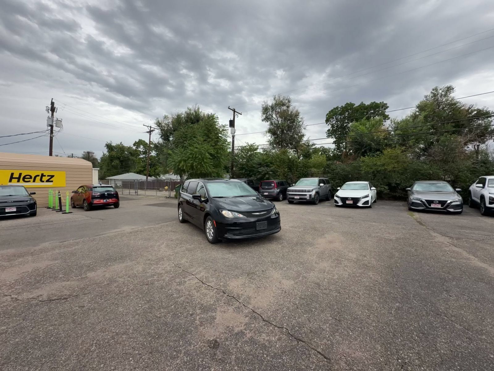Used 2023 Chrysler Voyager LX FWD image 3
