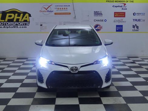 Used 2018 Toyota Corolla SE image 3
