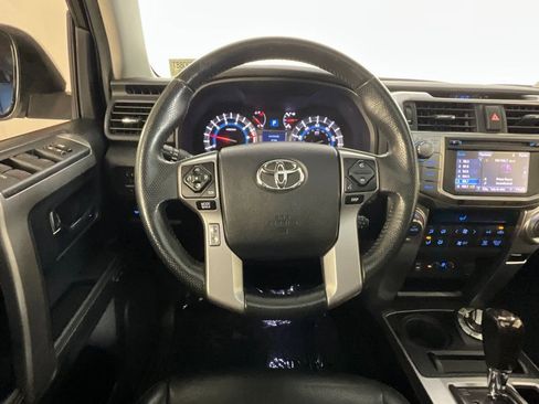 Used 2014 Toyota 4Runner Limited image 11