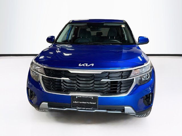 Used 2024 Kia Seltos LX AWD/4WD image 2