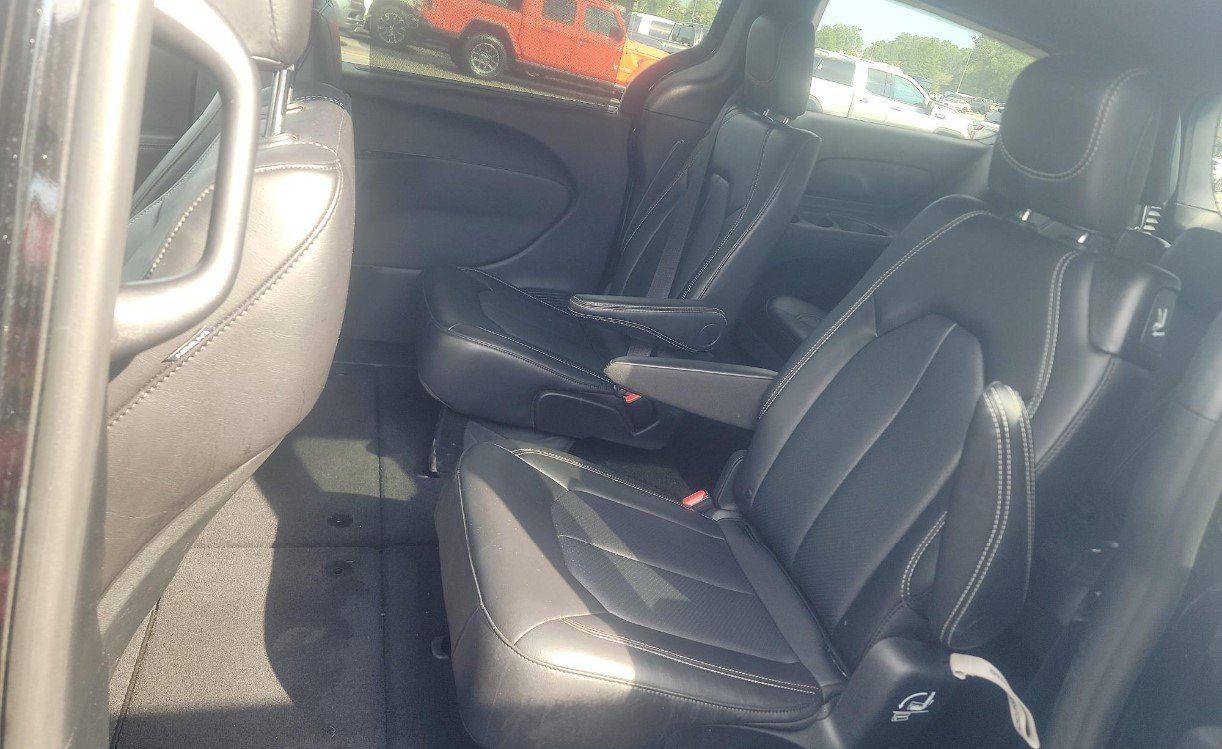 Used 2026 Chrysler Pacifica Select FWD image 10