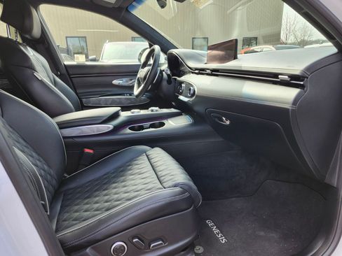 Used 2025 Genesis GV70 3.5T Sport w/ Sport Advanced Package image 11