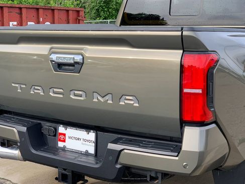 Used 2024 Toyota Tacoma Limited w/ Limited Package (LT) AWD/4WD image 35