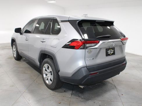 Used 2022 Toyota RAV4 LE FWD image 7