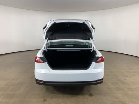 Used 2025 Toyota Camry LE image 12