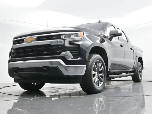 Used 2022 Chevrolet Silverado 1500 LT AWD/4WD image 46