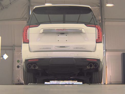 Used 2023 GMC Yukon Denali w/ Denali Reserve Package image 10