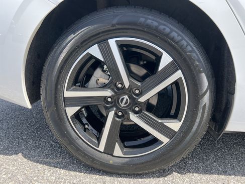 Used 2024 Nissan Sentra SV FWD image 27