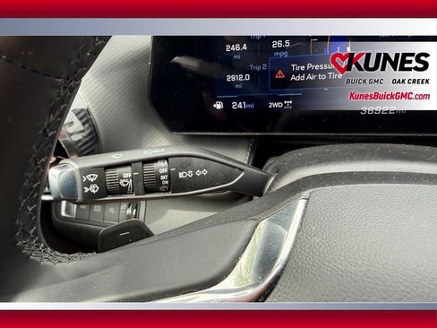 Used 2025 Chevrolet Equinox LT AWD/4WD image 18