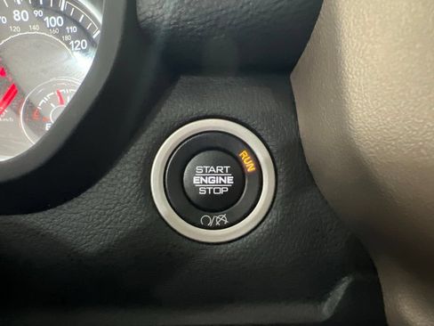 Used 2024 RAM 2500 Laramie AWD/4WD image 17