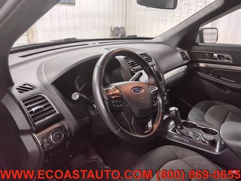 Used 2019 Ford Explorer XLT w/ Equipment Group 201A AWD/4WD image 11
