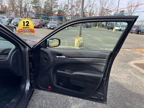 Used 2014 Chrysler 300 S image 18