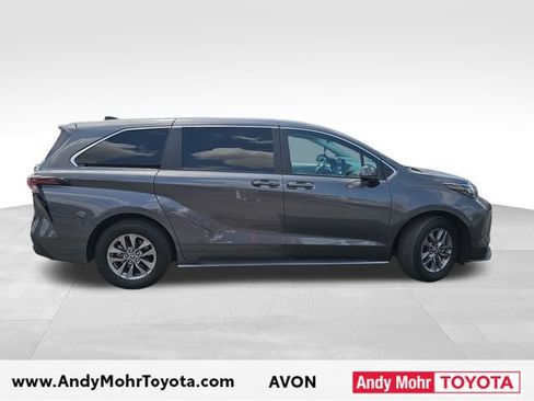 Used 2025 Toyota Sienna LE FWD image 8