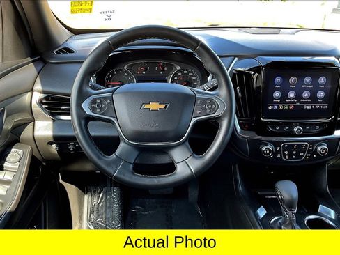 Used 2023 Chevrolet Traverse LT image 5