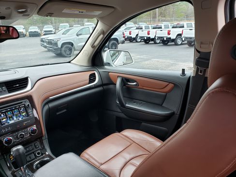 Used 2016 Chevrolet Traverse LT image 37