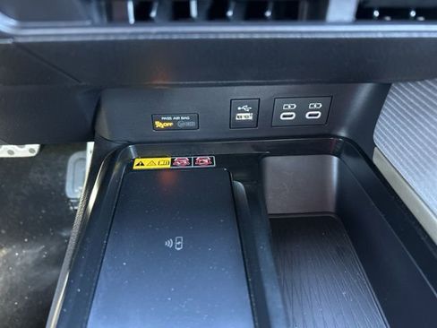 Used 2025 Toyota Camry SE image 15