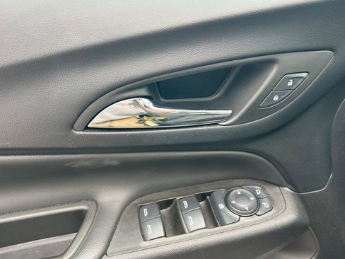 Used 2024 Chevrolet Equinox LT image 8