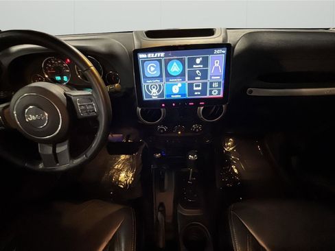 Used 2017 Jeep Wrangler Unlimited Rubicon w/ Connectivity Group image 24