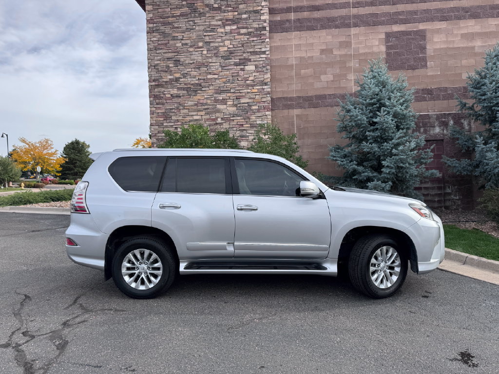 Used 2019 Lexus GX 460 Premium w/ Premium Package AWD/4WD image 6