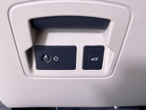 Used 2021 Land Rover Range Rover Velar S image 31