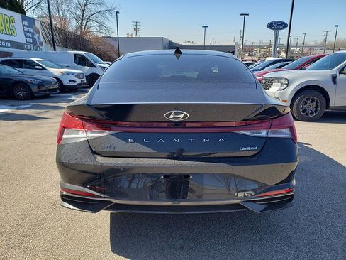 Used 2021 Hyundai Elantra Limited image 4