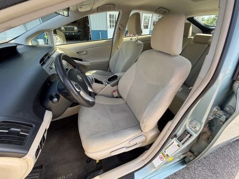 Used 2014 Toyota Prius Two image 9
