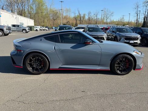 Used 2024 Nissan Z NISMO w/ Floor Mat Package image 8