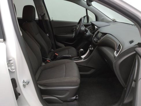 Used 2020 Chevrolet Trax LT image 21