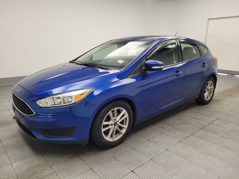 Used 2018 Ford Focus SE w/ Cold Weather Package FWD image 2