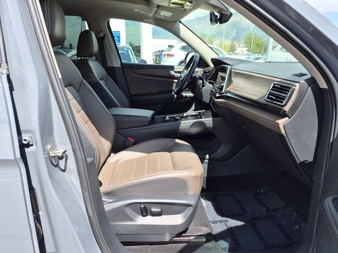 Used 2025 Volkswagen Atlas SEL AWD/4WD image 36
