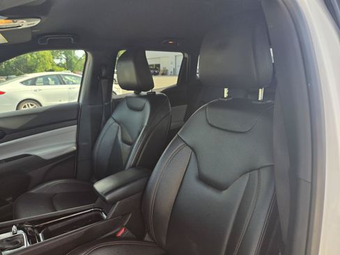 Used 2024 Jeep Compass Limited AWD/4WD image 12