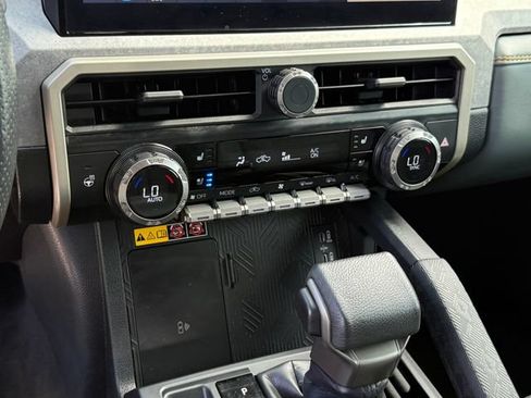 Used 2025 Toyota Tacoma 4x4 Double Cab Hybrid image 17