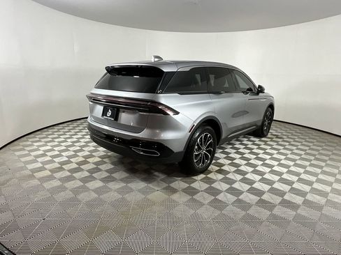 Used 2025 Lincoln Nautilus Premier image 4