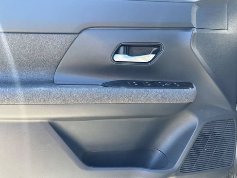 Certified 2025 Nissan Kicks SV AWD/4WD image 15