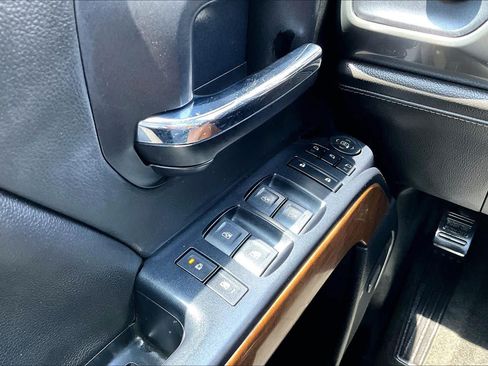 Used 2018 Chevrolet Silverado 1500 LTZ w/ Texas Edition RWD image 32