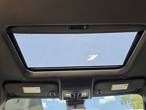 Used 2025 Chevrolet Silverado 2500 ZR2 w/ Technology Package image 17