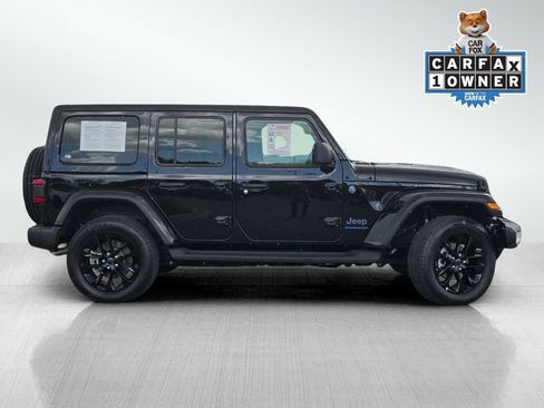 Used 2025 Jeep Wrangler Unlimited Sahara AWD/4WD image 3