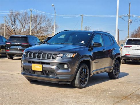 Certified 2023 Jeep Compass Altitude image 3