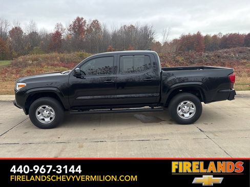 Used 2022 Toyota Tacoma SR image 2