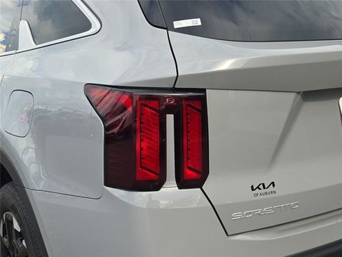 Certified 2025 Kia Sorento S FWD image 22