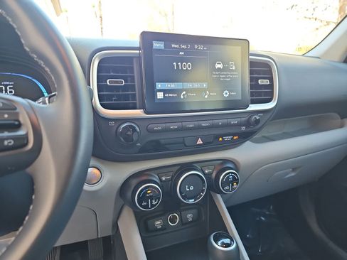 Used 2024 Hyundai Venue SEL FWD image 20