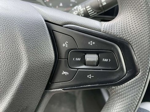 Used 2025 Chevrolet Trax LS w/ LS Convenience Package image 32