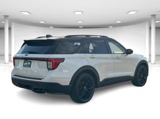 New 2025 Ford Explorer Active w/ Active Comfort Package RWD video 4