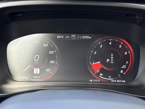 Used 2019 Volvo XC40 T4 R-Design image 20