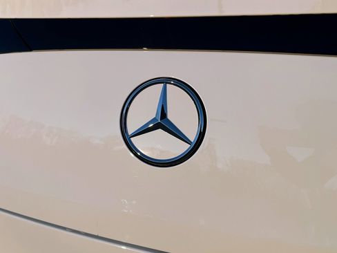 Used 2025 Mercedes-Benz GLC 300 4MATIC image 52